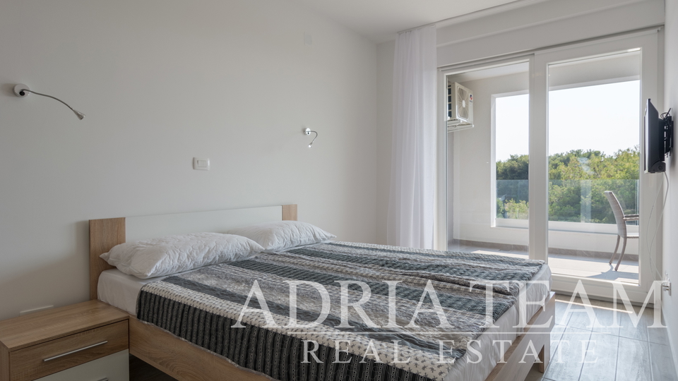 APARTMANSKA KUĆA  S POGLEDOM NA MORE, 250 M OD MORA, BIBINJE - ZADAR