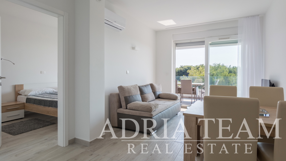 APARTMENT HOUSE WITH SEA VIEW, 250 M FROM THE SEA, BIBINJE - ZADAR