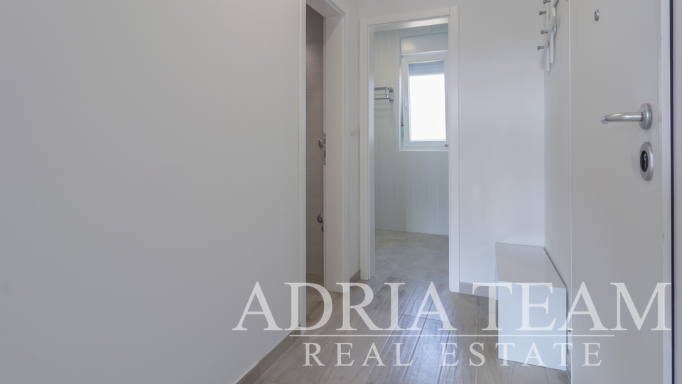 APARTMANSKA KUĆA  S POGLEDOM NA MORE, 250 M OD MORA, BIBINJE - ZADAR