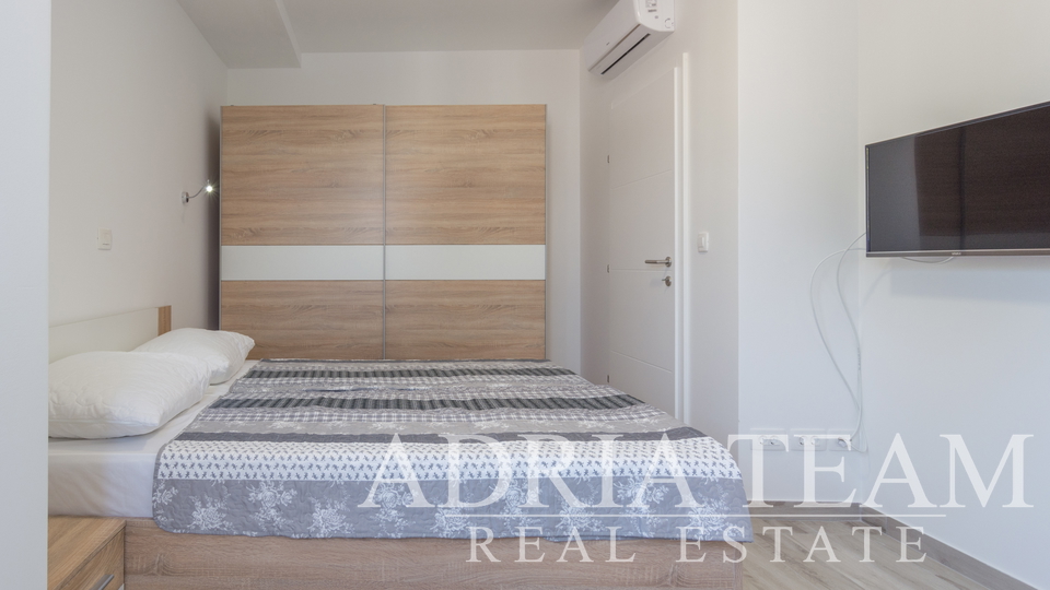 APARTMANSKA KUĆA  S POGLEDOM NA MORE, 250 M OD MORA, BIBINJE - ZADAR