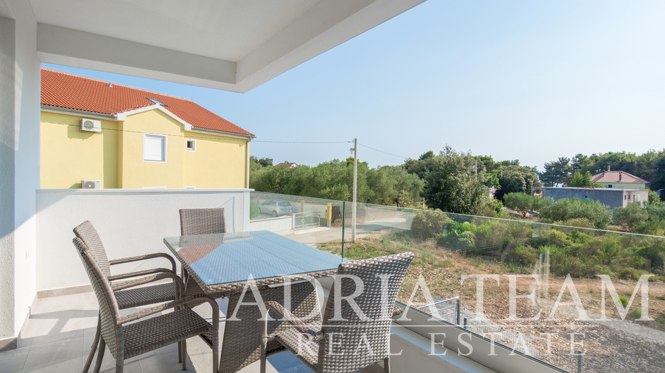 APARTMENT HOUSE WITH SEA VIEW, 250 M FROM THE SEA, BIBINJE - ZADAR