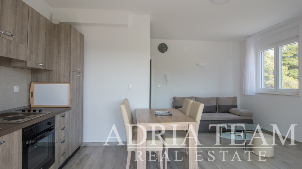 APARTMÁNOVÝ  DŮM S VÝHLEDEM NA MOŘE, 250 M OD MOŘE, BIBINJE - ZADAR