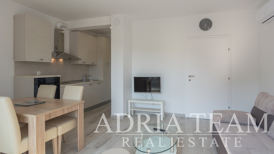 APARTMÁNOVÝ  DŮM S VÝHLEDEM NA MOŘE, 250 M OD MOŘE, BIBINJE - ZADAR