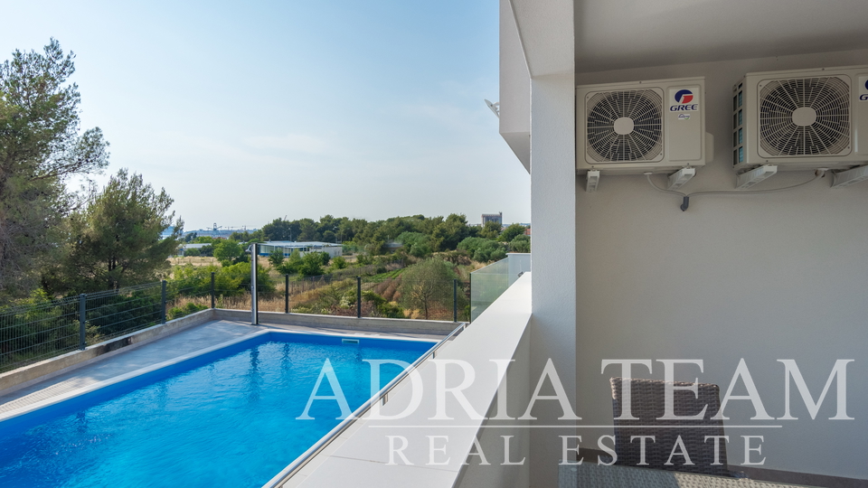 APARTMENT HOUSE WITH SEA VIEW, 250 M FROM THE SEA, BIBINJE - ZADAR