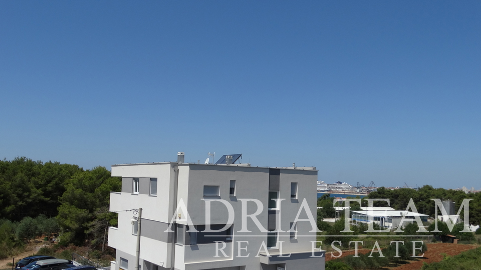 APARTMENT HOUSE WITH SEA VIEW, 250 M FROM THE SEA, BIBINJE - ZADAR