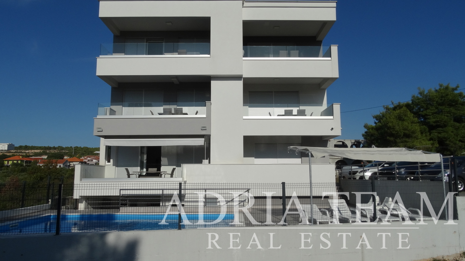 APARTMENT HOUSE WITH SEA VIEW, 250 M FROM THE SEA, BIBINJE - ZADAR