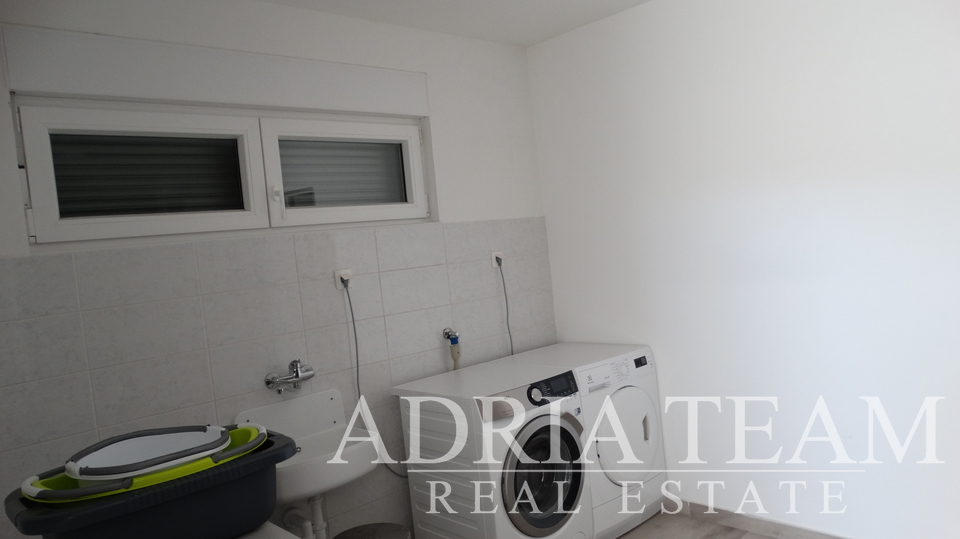 APARTMÁNOVÝ  DŮM S VÝHLEDEM NA MOŘE, 250 M OD MOŘE, BIBINJE - ZADAR