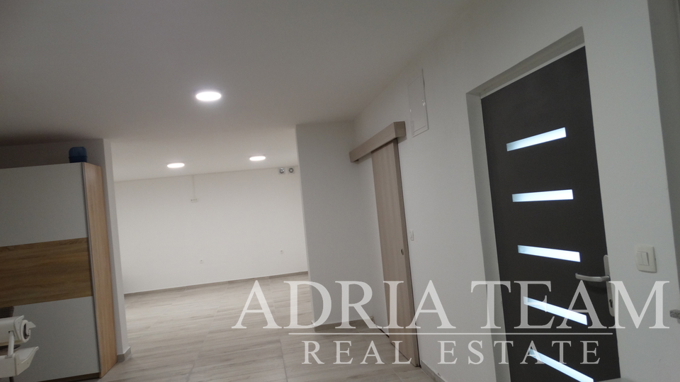 APARTMÁNOVÝ  DŮM S VÝHLEDEM NA MOŘE, 250 M OD MOŘE, BIBINJE - ZADAR