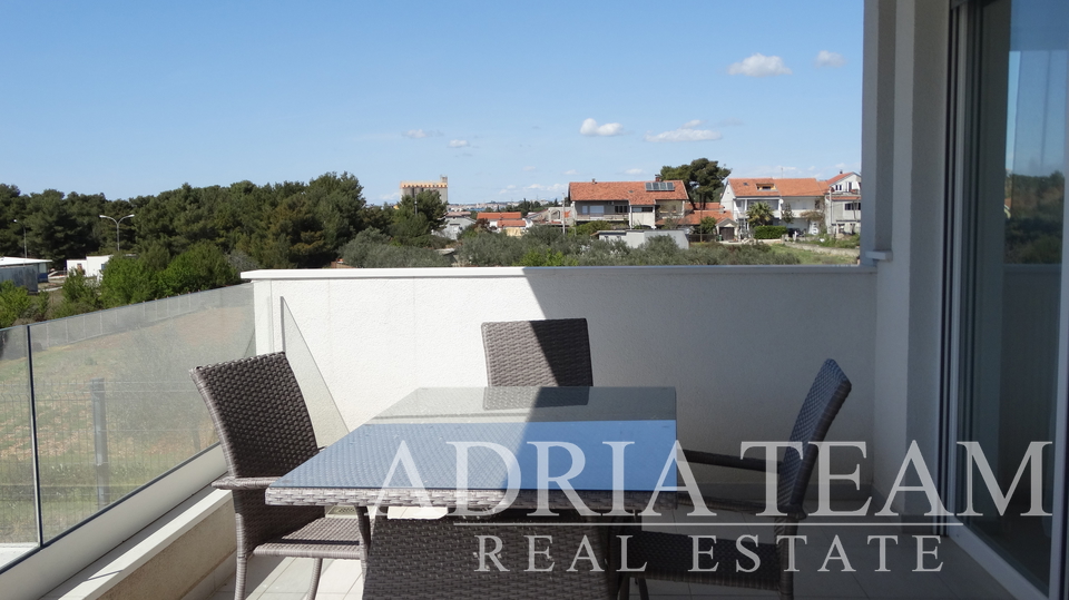 APARTMENT HOUSE WITH SEA VIEW, 250 M FROM THE SEA, BIBINJE - ZADAR