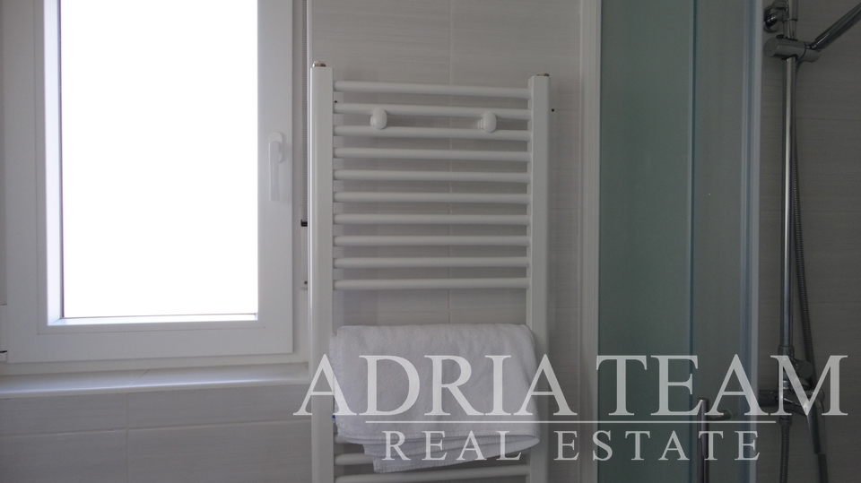 APARTMENT HOUSE WITH SEA VIEW, 250 M FROM THE SEA, BIBINJE - ZADAR