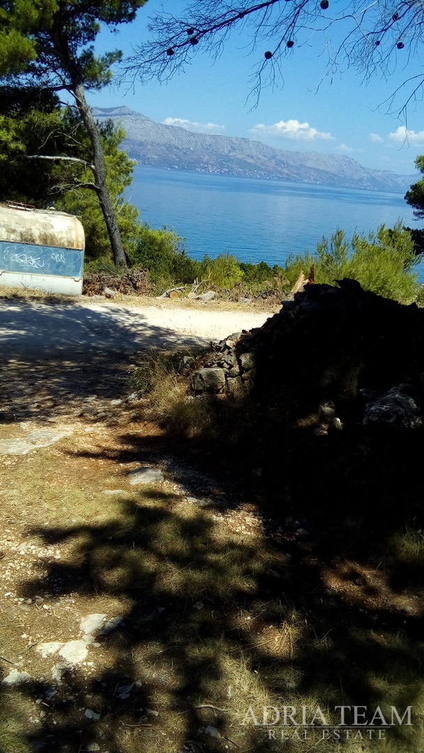 AGRICULTURAL LAND, PRIME LOCATION! 100 M FROM THE SEA, BRAČ - SPLITSKA