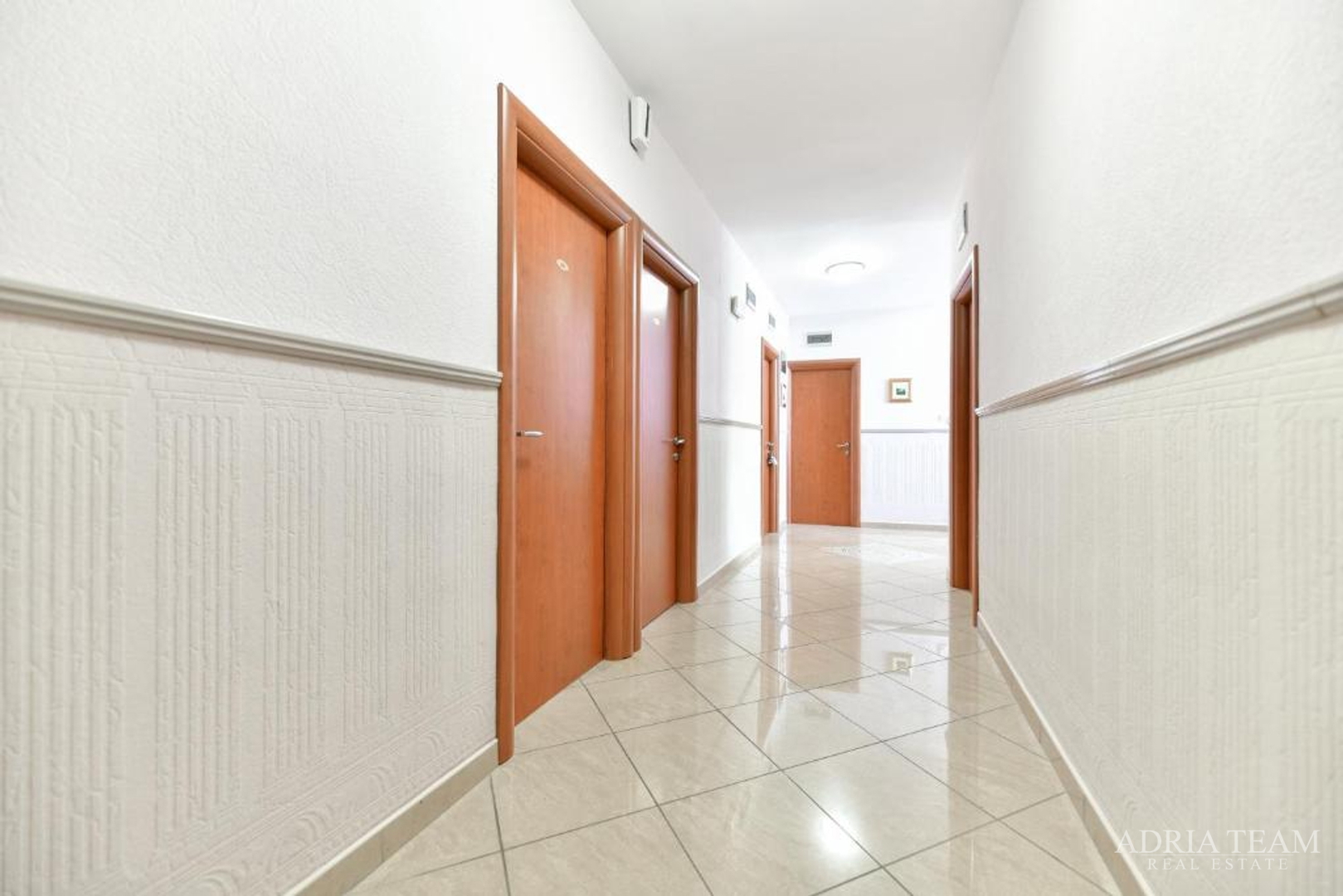 HOTELSKI KOMPLEKS S RESTORANOM I UHODANIM POSLOM U TURIZMU, SUKOŠAN - ZADAR