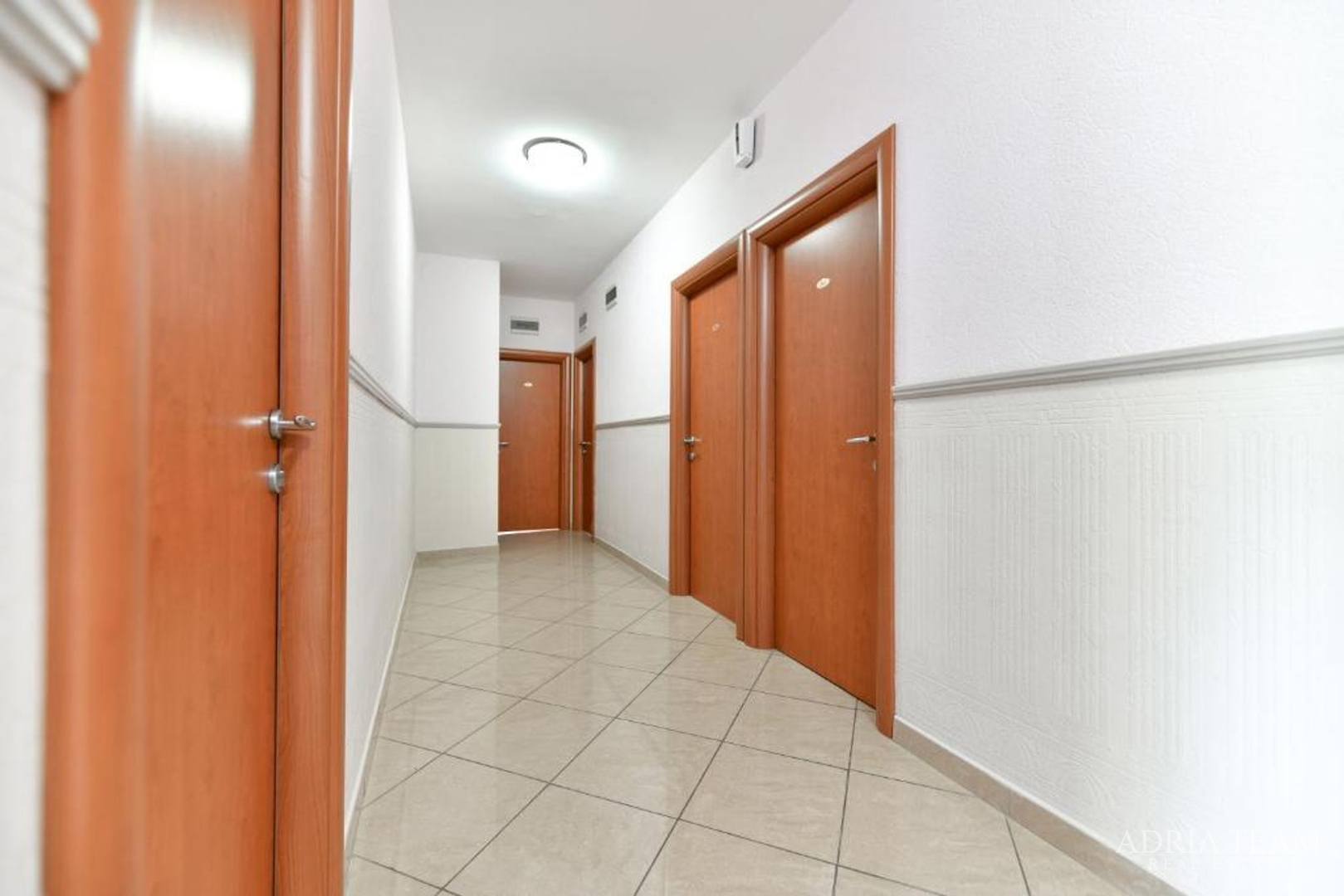 HOTELSKI KOMPLEKS S RESTORANOM I UHODANIM POSLOM U TURIZMU, SUKOŠAN - ZADAR