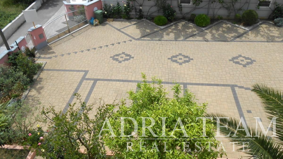 APARTMANSKA VILA S BAZENOM I POGLEDOM NA MORE, ZADAR