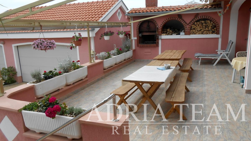 APARTMANSKA VILA S BAZENOM I POGLEDOM NA MORE, ZADAR