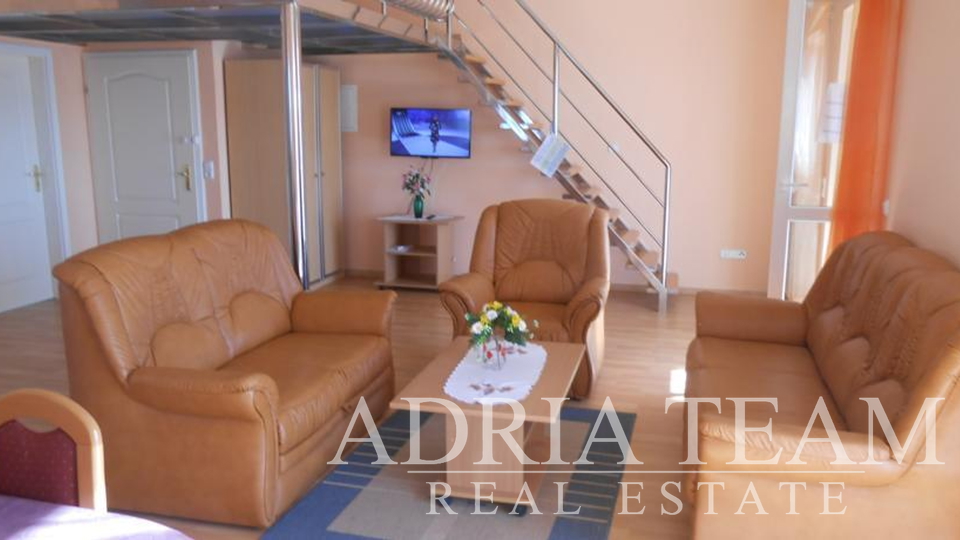 APARTMANSKA VILA S BAZENOM I POGLEDOM NA MORE, ZADAR