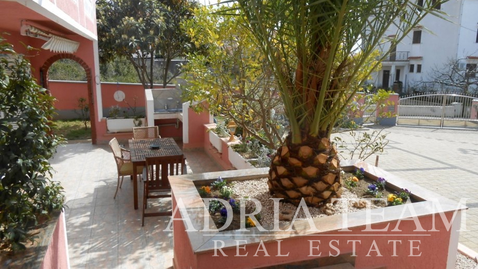 APARTMANSKA VILA S BAZENOM I POGLEDOM NA MORE, ZADAR