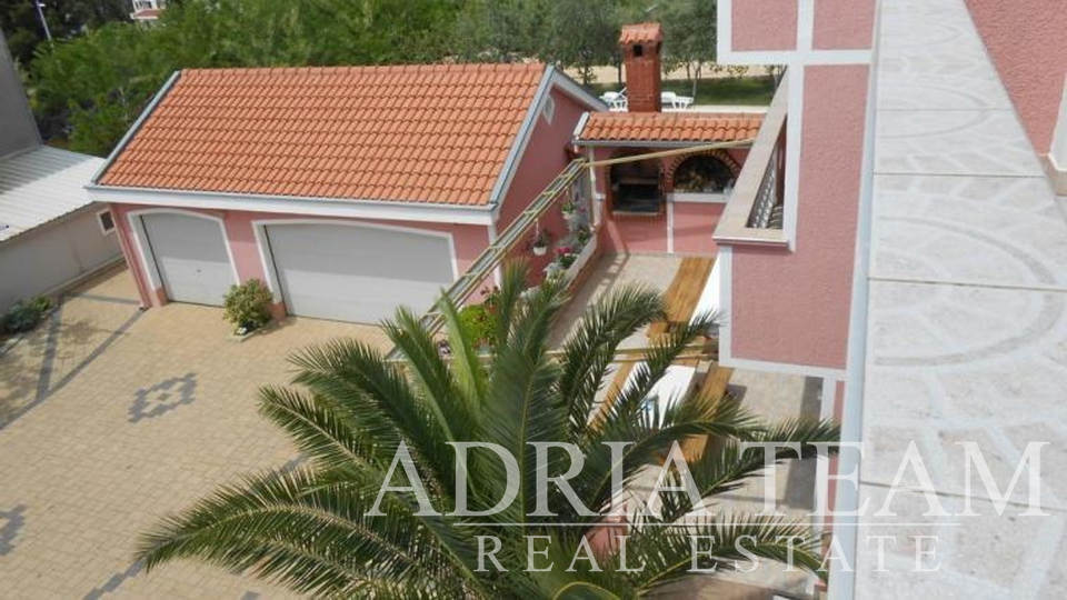 APARTMANSKA VILA S BAZENOM I POGLEDOM NA MORE, ZADAR