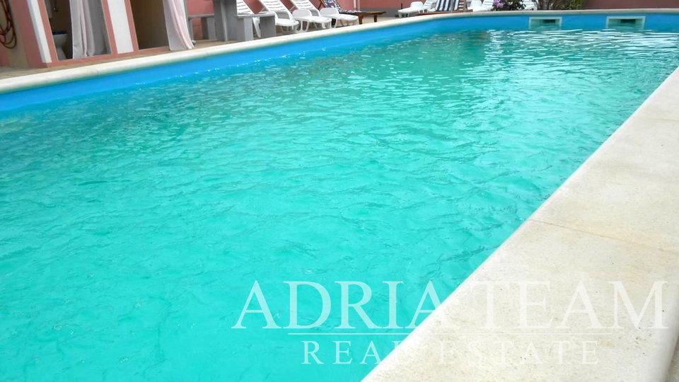 APARTMANSKA VILA S BAZENOM I POGLEDOM NA MORE, ZADAR
