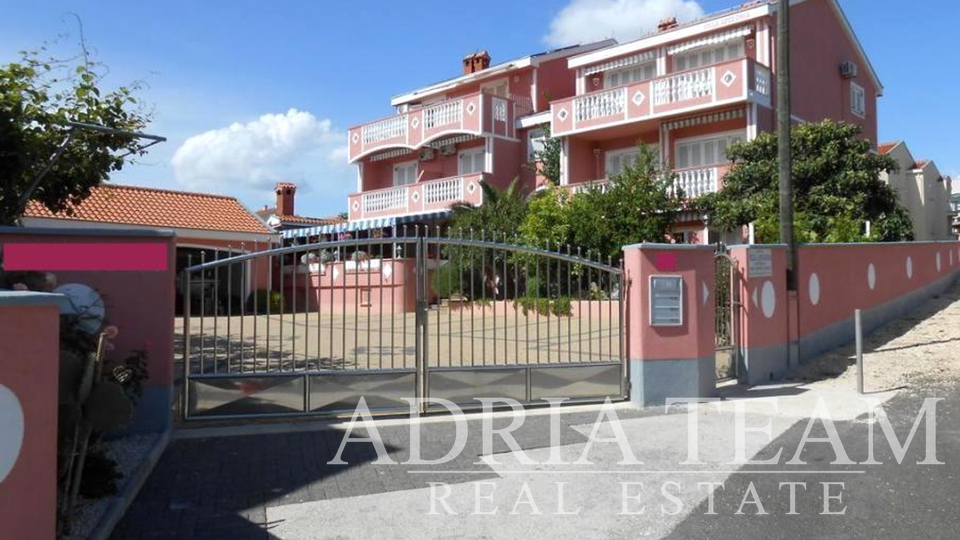 APARTMANSKA VILA S BAZENOM I POGLEDOM NA MORE, ZADAR
