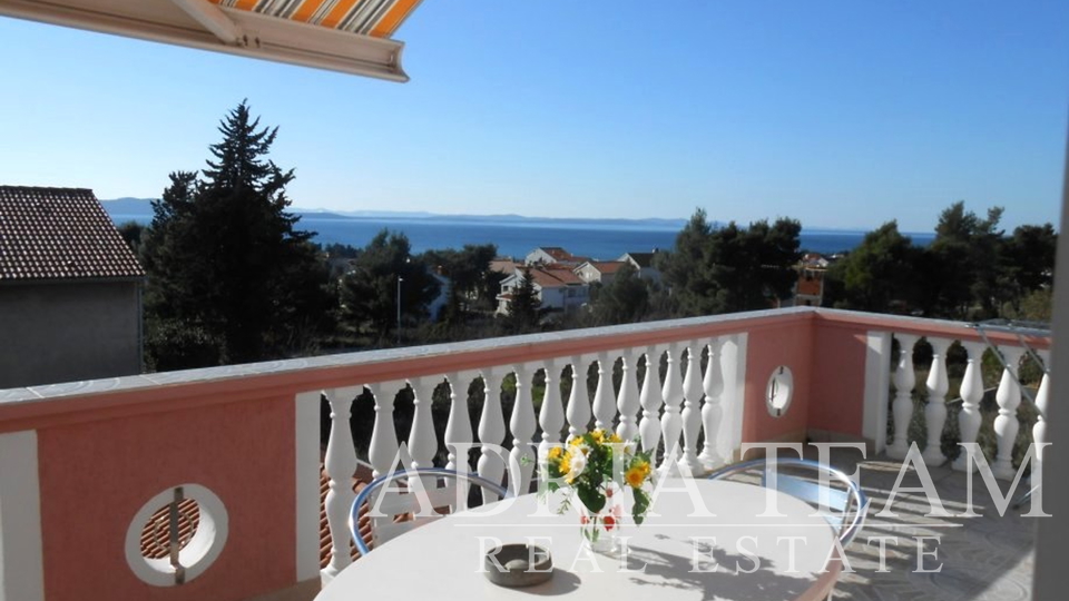 APARTMANSKA VILA S BAZENOM I POGLEDOM NA MORE, ZADAR