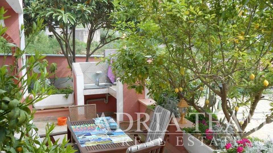 APARTMANSKA VILA S BAZENOM I POGLEDOM NA MORE, ZADAR