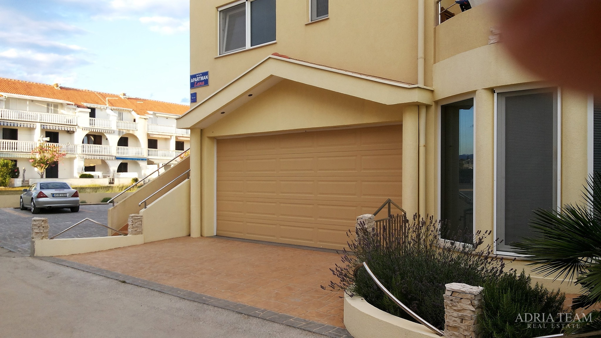 FOUR-ROOM APARTMENT, TOP LOCATION!! FIRST ROW TO THE SEA - PRIVLAKA, ZADAR