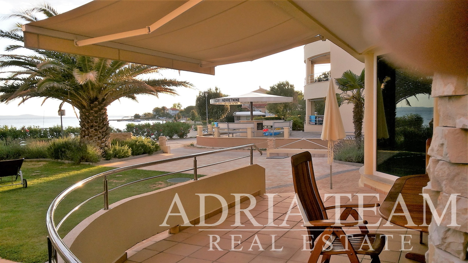 FOUR BEDROOM APARTMENT, TOP POSITION !! FIRST ROW TO THE SEA - PRIVLAKA, ZADAR