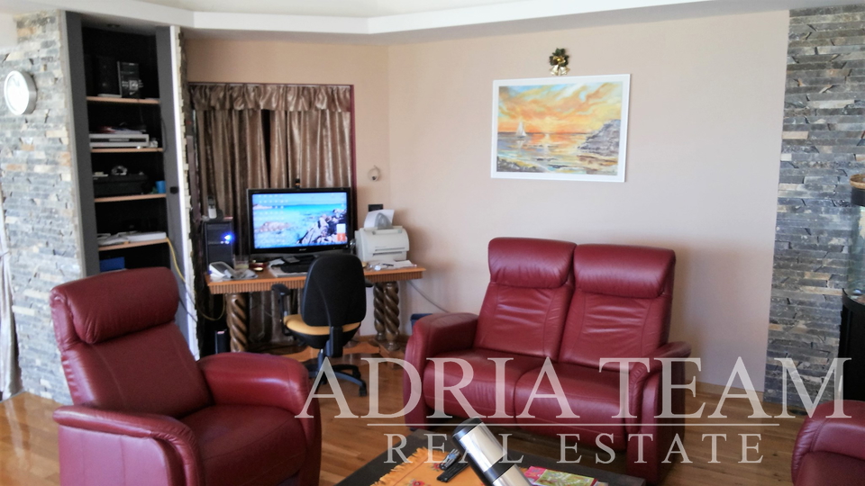 ČETVEROSOBAN APARTMAN, TOP POZICIJA!! PRVI RED DO MORA - PRIVLAKA, ZADAR