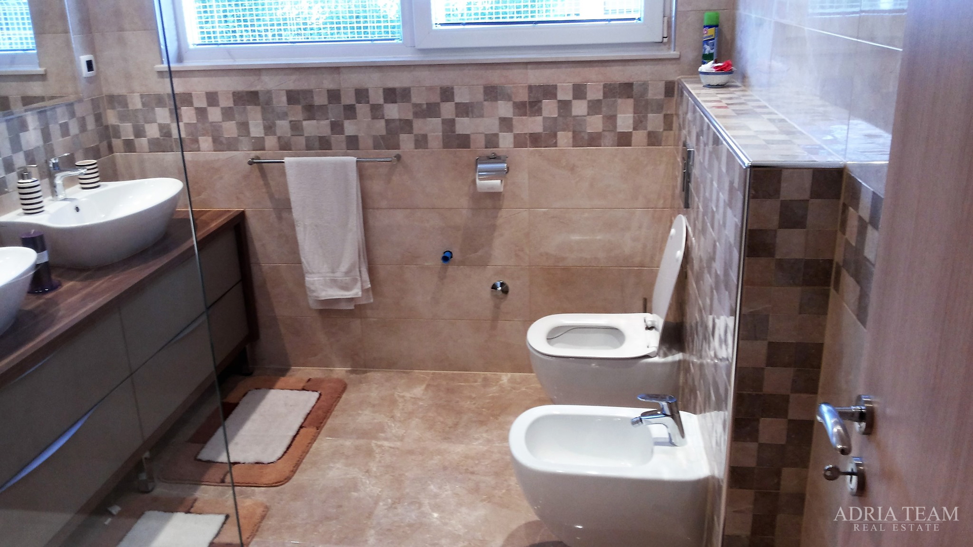 FOUR-ROOM APARTMENT, TOP LOCATION!! FIRST ROW TO THE SEA - PRIVLAKA, ZADAR