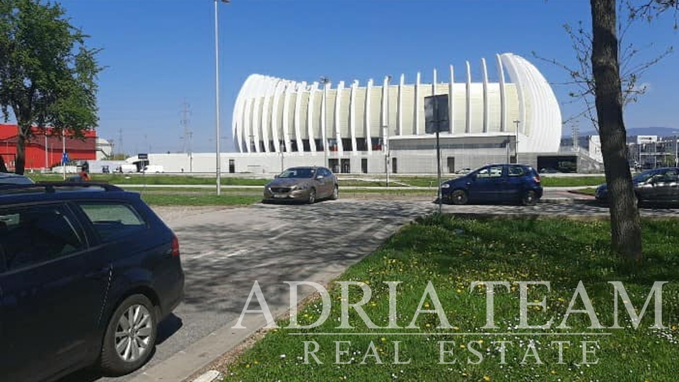 UREĐEN I KONFORAN TROSOBNI STAN - REMETINEC, ZAGREB