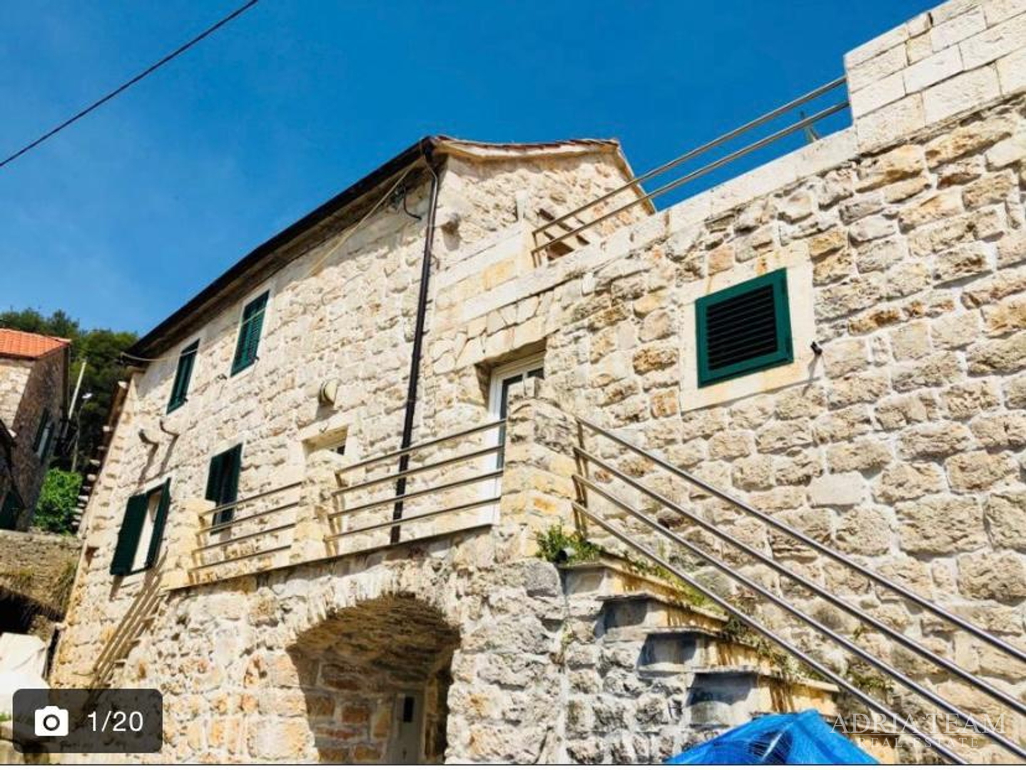 STONE HOUSE WITH TWO RESIDENTIAL UNITS, SVIRČE - JELSA