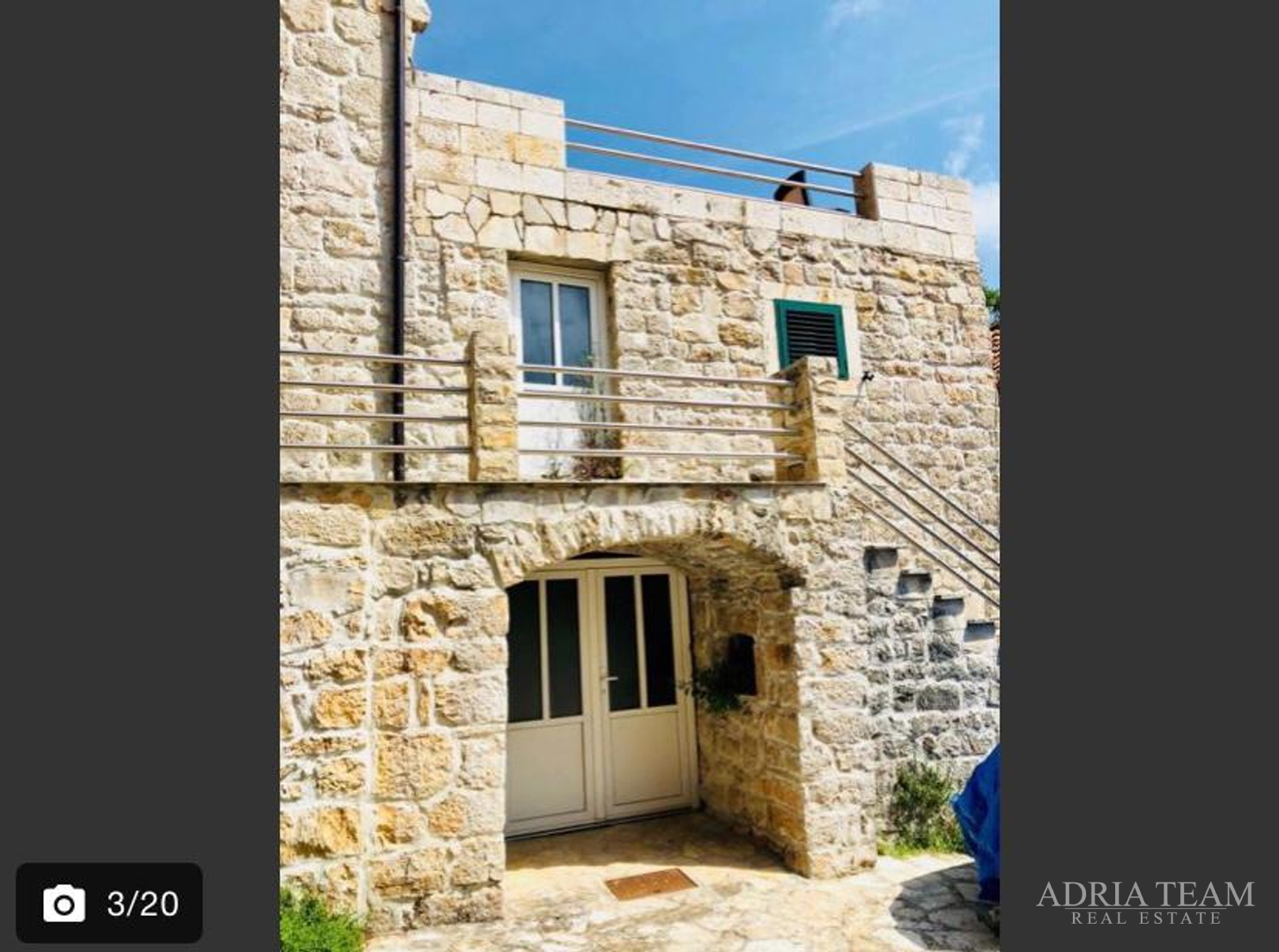 STONE HOUSE WITH TWO RESIDENTIAL UNITS, SVIRČE - JELSA