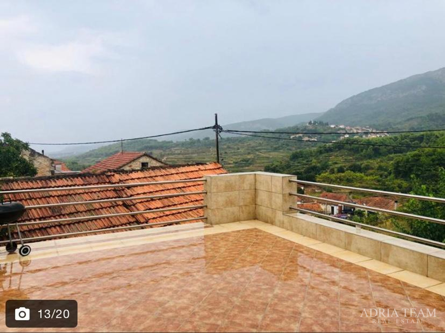 STONE HOUSE WITH TWO RESIDENTIAL UNITS, SVIRČE - JELSA