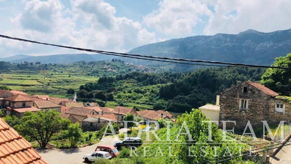 KAMENA KUĆA S DVIJE STAMBENE JEDINICE, SVIRČE- JELSA