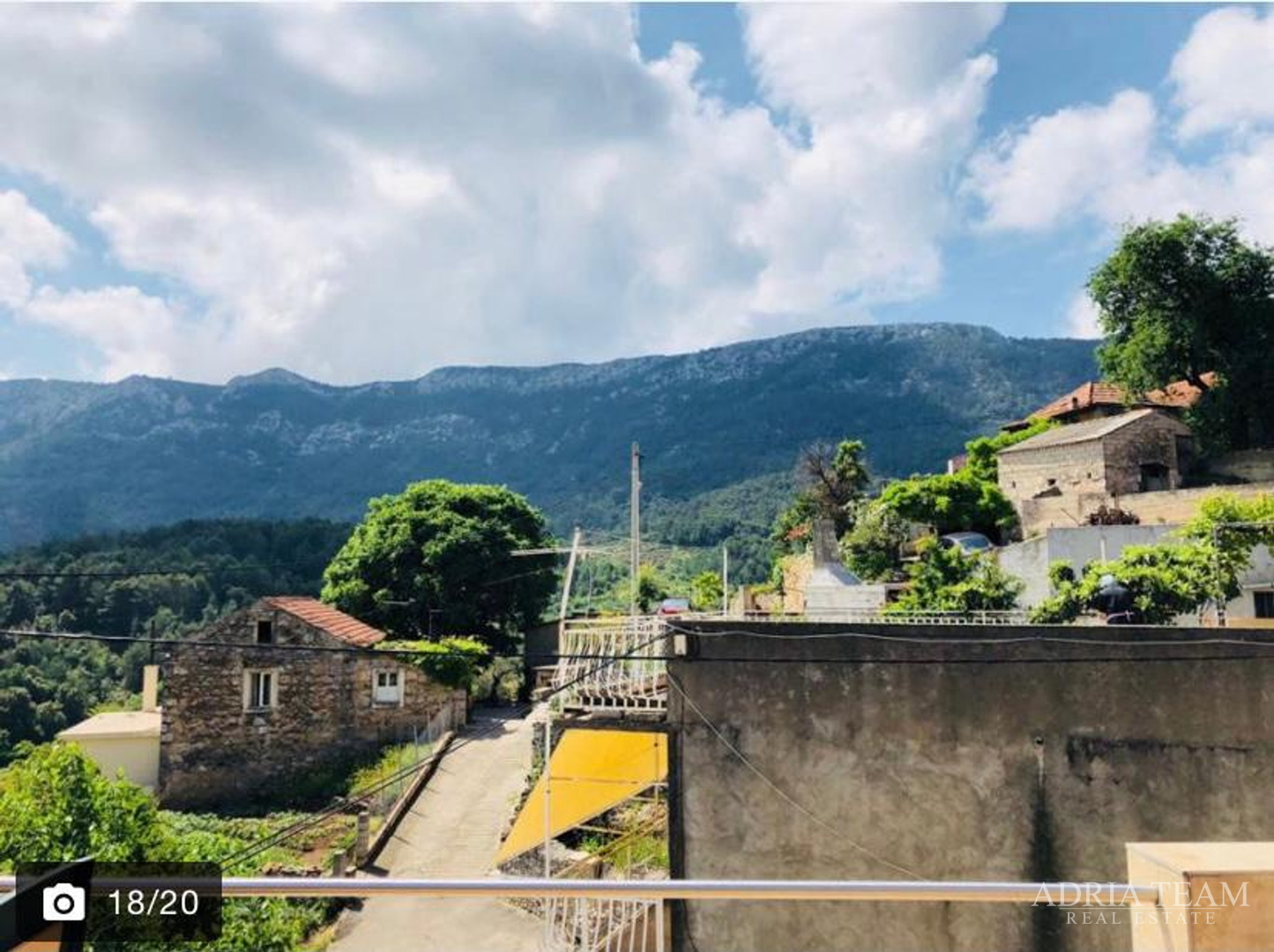 STONE HOUSE WITH TWO RESIDENTIAL UNITS, SVIRČE - JELSA
