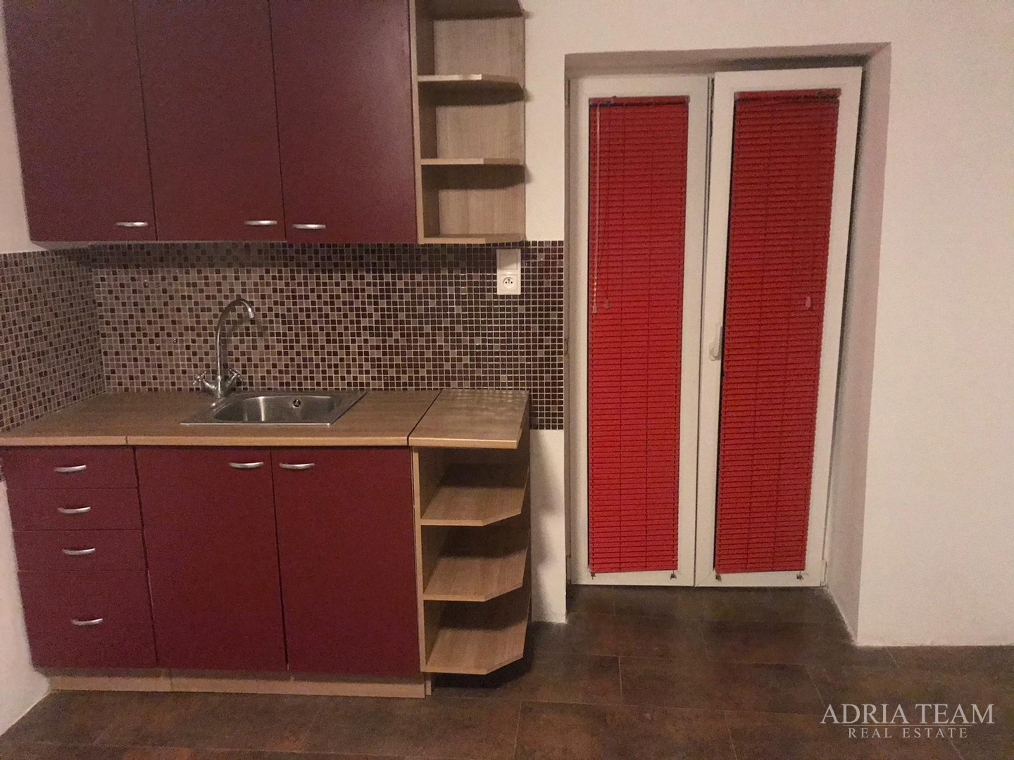 STONE HOUSE WITH TWO RESIDENTIAL UNITS, SVIRČE - JELSA