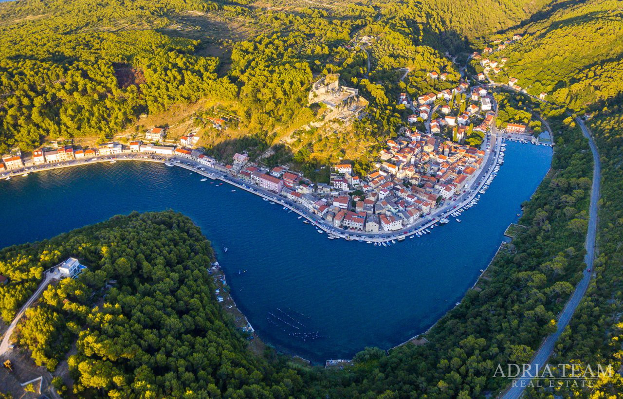 Novigrad, Zadar - Građevinsko zemljište s projektom vile