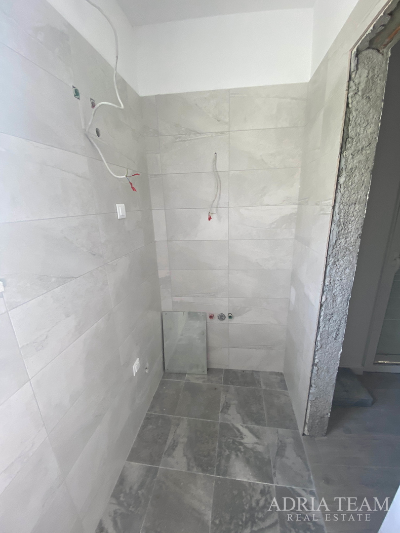 FAMILY HOUSE WITH LARGE AND ARRANGED YARD AND SWIMMING POOL, 400 M FROM THE SEA, ZADAR - BORIK