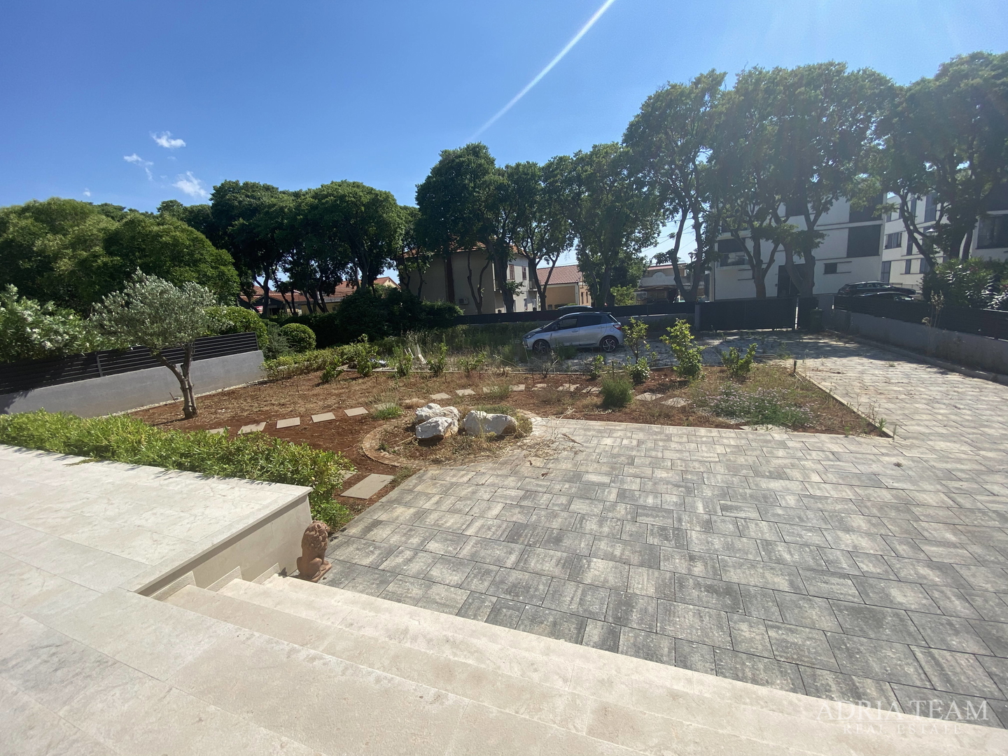 FAMILY HOUSE WITH LARGE AND ARRANGED YARD AND SWIMMING POOL, 400 M FROM THE SEA, ZADAR - BORIK