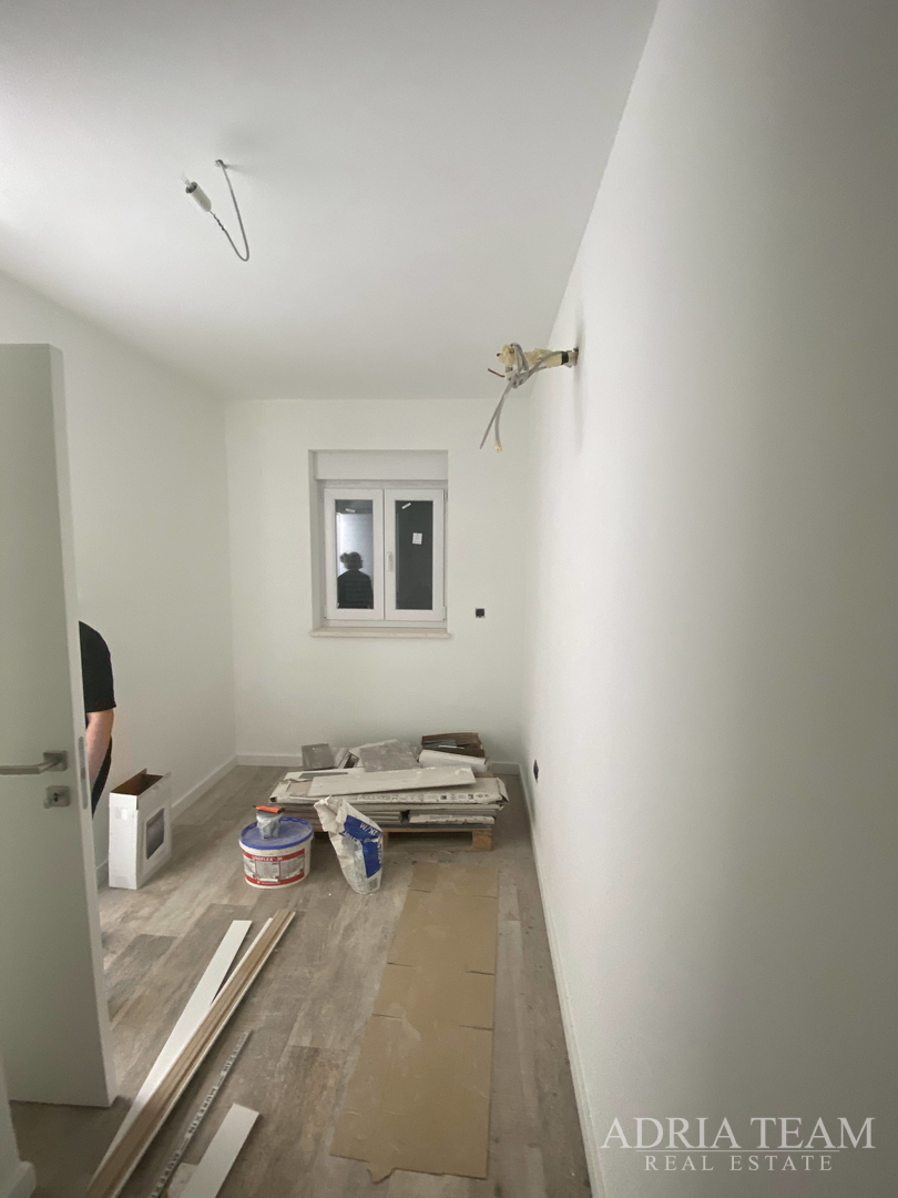 FAMILY HOUSE WITH LARGE AND ARRANGED YARD AND SWIMMING POOL, 400 M FROM THE SEA, ZADAR - BORIK