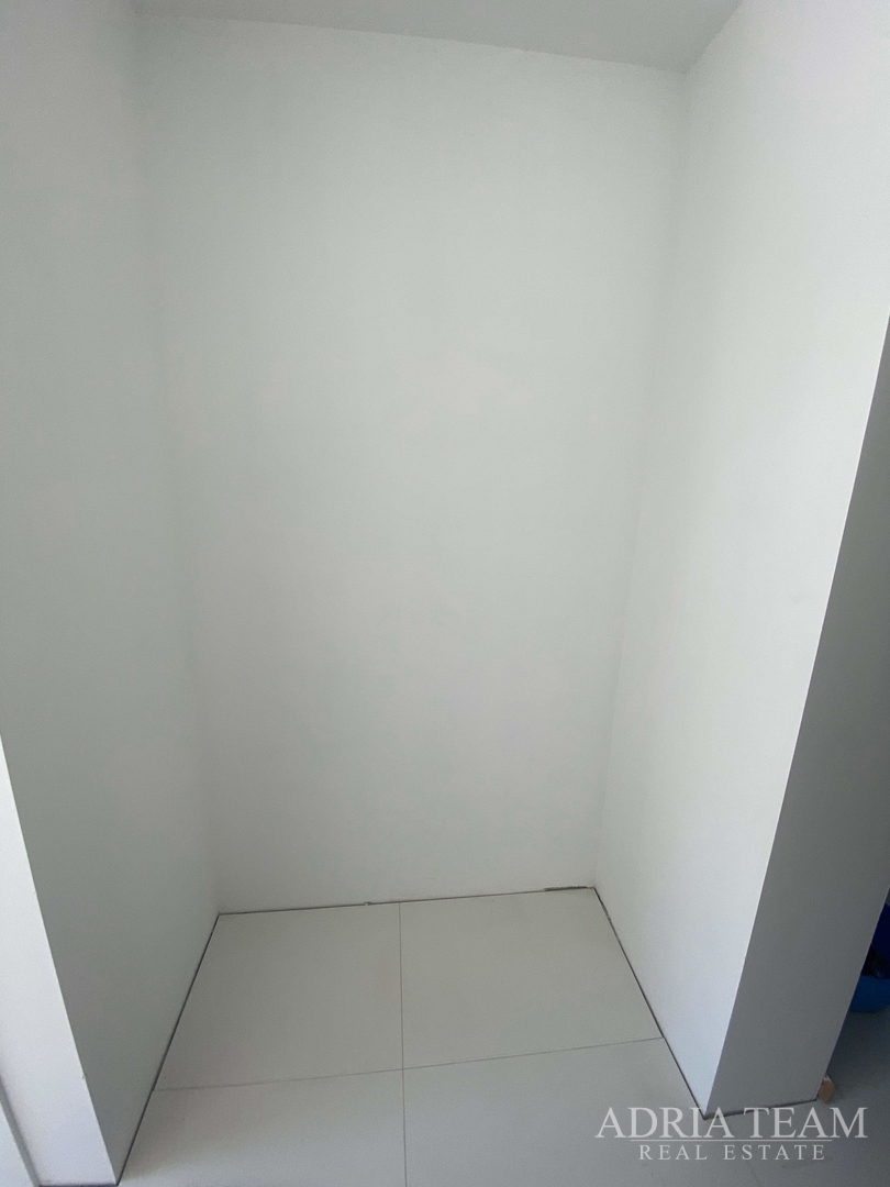 FAMILY HOUSE WITH LARGE AND ARRANGED YARD AND SWIMMING POOL, 400 M FROM THE SEA, ZADAR - BORIK