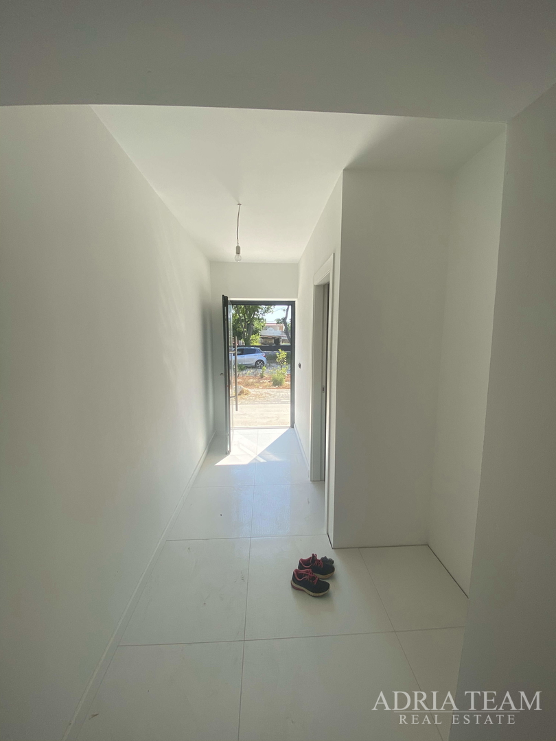 FAMILY HOUSE WITH LARGE AND ARRANGED YARD AND SWIMMING POOL, 400 M FROM THE SEA, ZADAR - BORIK