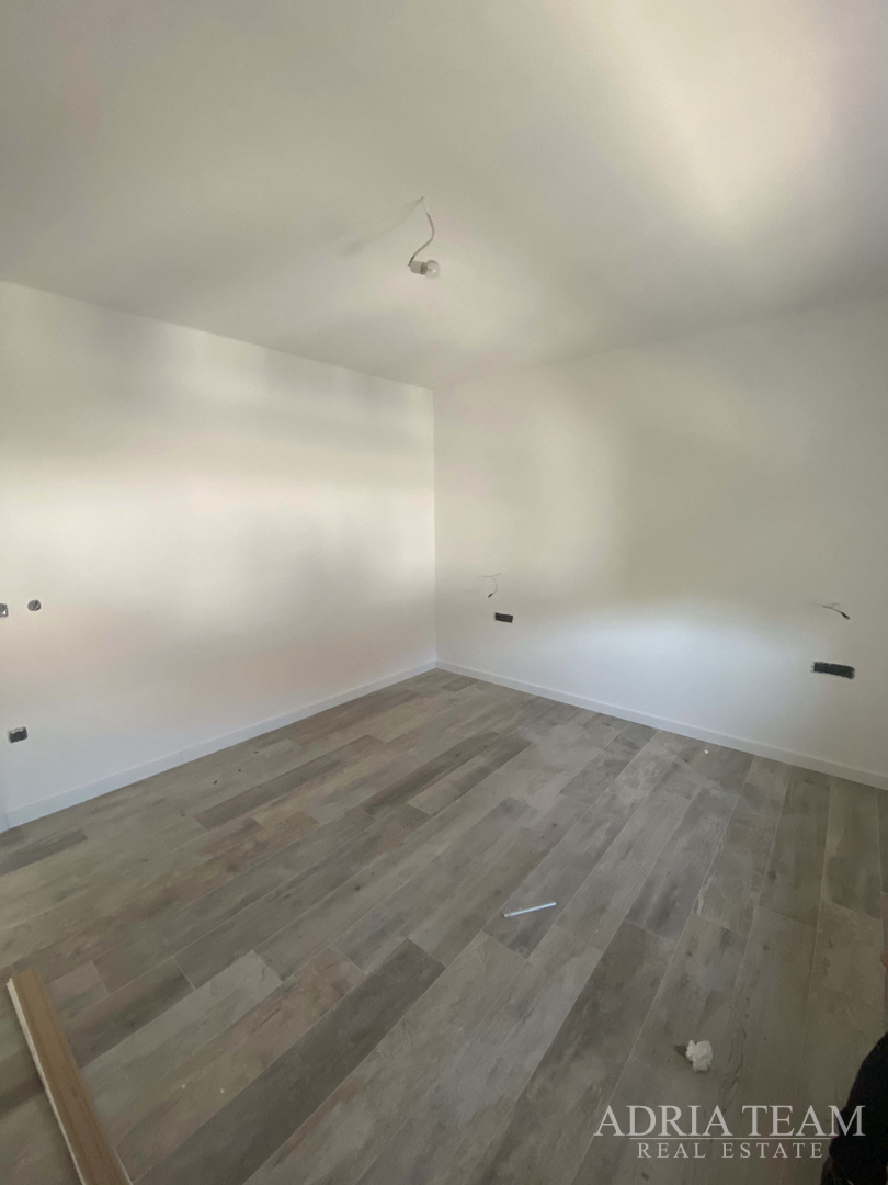 FAMILY HOUSE WITH LARGE AND ARRANGED YARD AND SWIMMING POOL, 400 M FROM THE SEA, ZADAR - BORIK