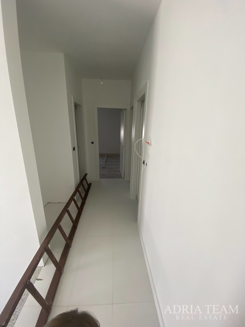 FAMILY HOUSE WITH LARGE AND ARRANGED YARD AND SWIMMING POOL, 400 M FROM THE SEA, ZADAR - BORIK