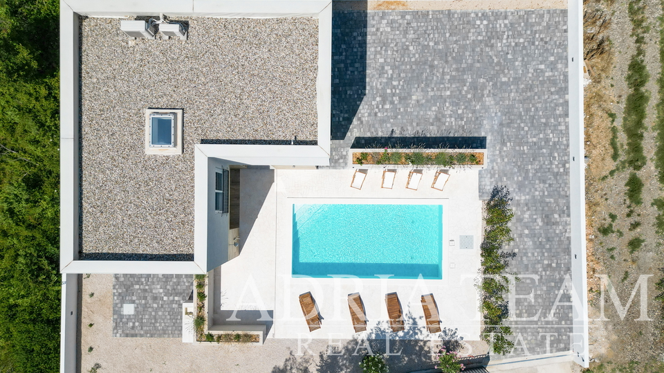 HOLIDAY HOUSE WITH POOL - GRBE, NIN