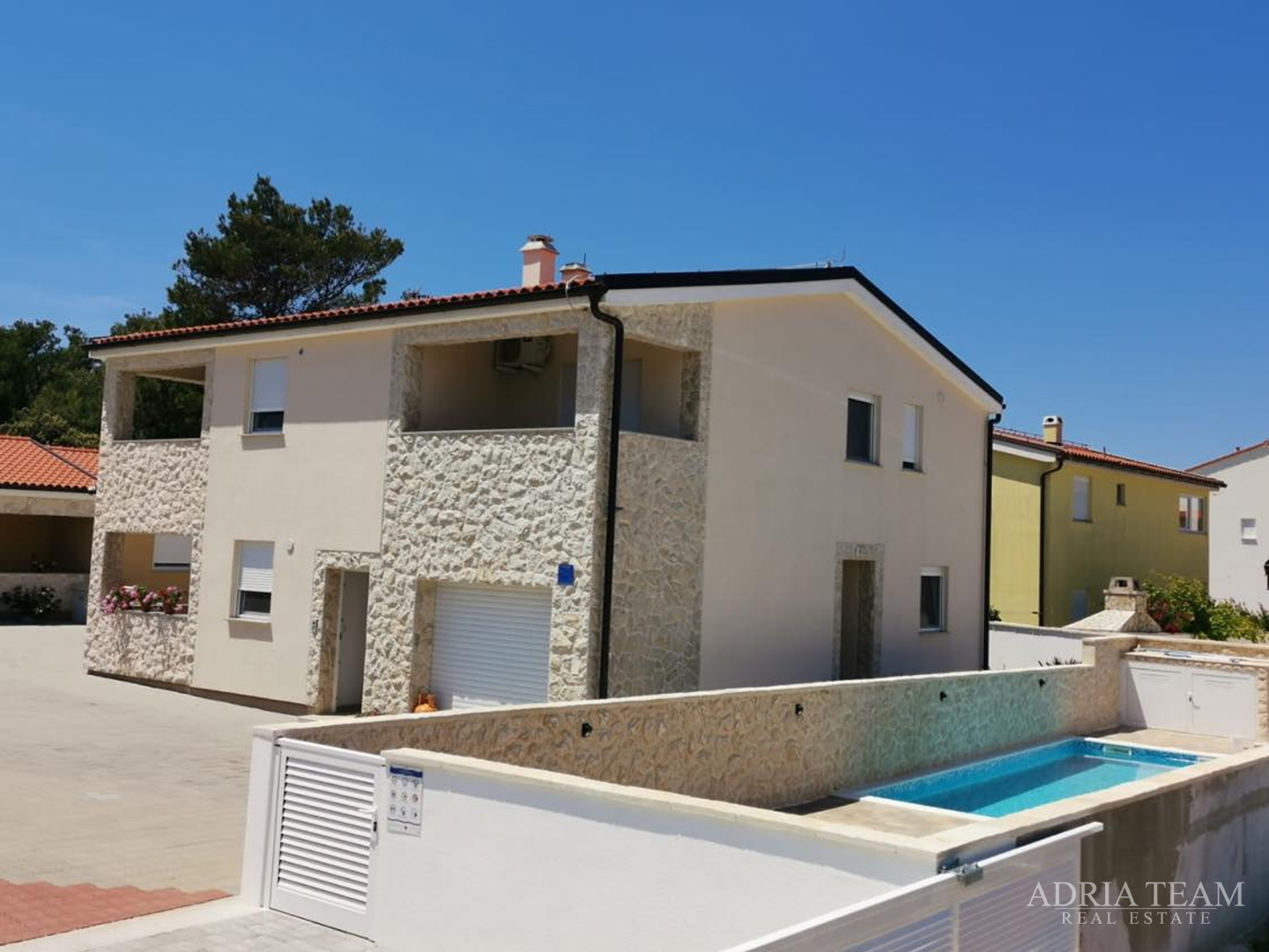 UNIQUE COMPLEX FOR TOURIST RENTAL! 180 m FROM THE SEA! VIR - ZADAR