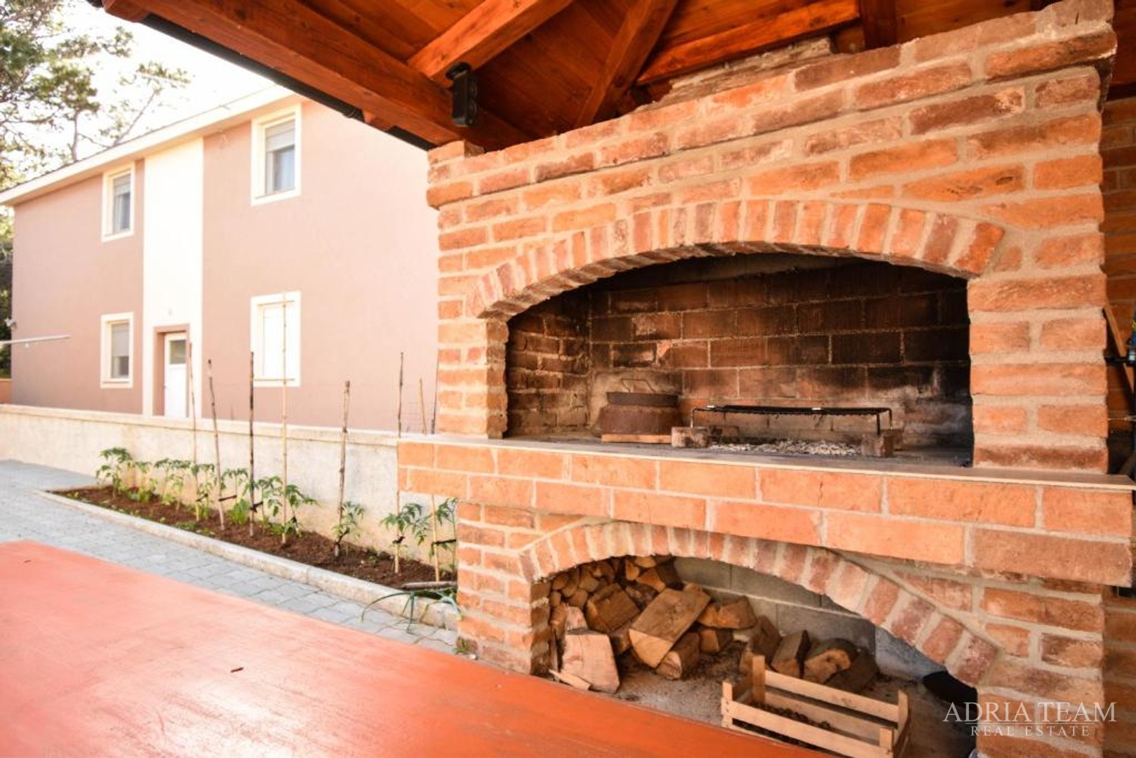 UNIQUE COMPLEX FOR TOURIST RENTAL! 180 m FROM THE SEA! VIR - ZADAR