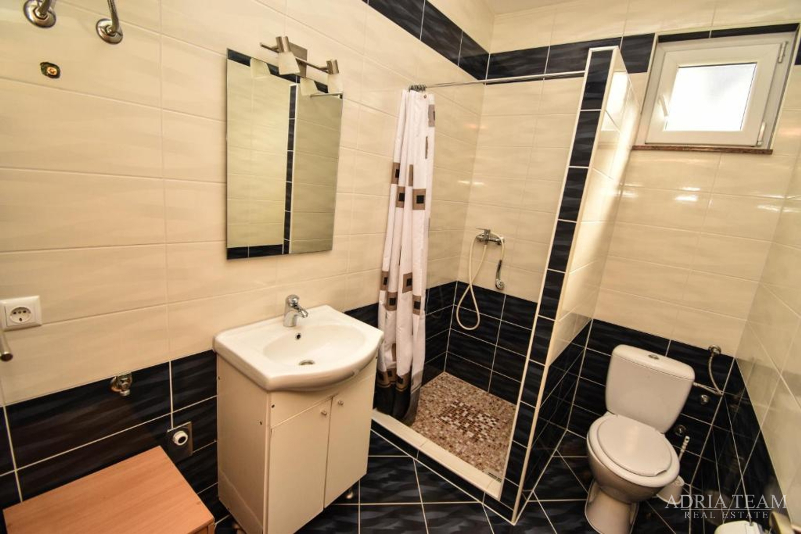 UNIQUE COMPLEX FOR TOURIST RENTAL! 180 m FROM THE SEA! VIR - ZADAR