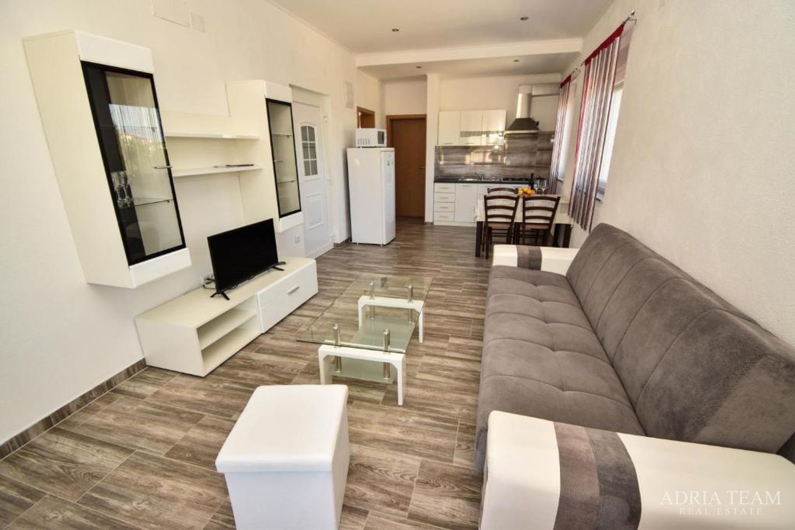 UNIQUE COMPLEX FOR TOURIST RENTAL! 180 m FROM THE SEA! VIR - ZADAR